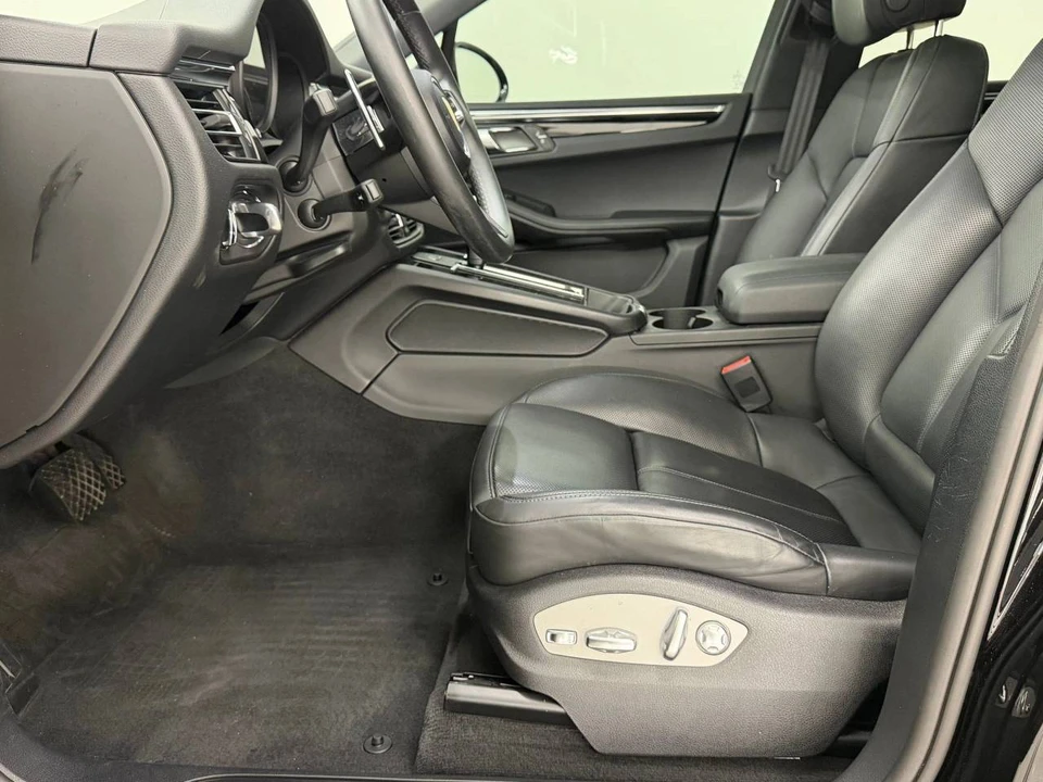 2025 Porsche Macan Electric - Image 5 of 5