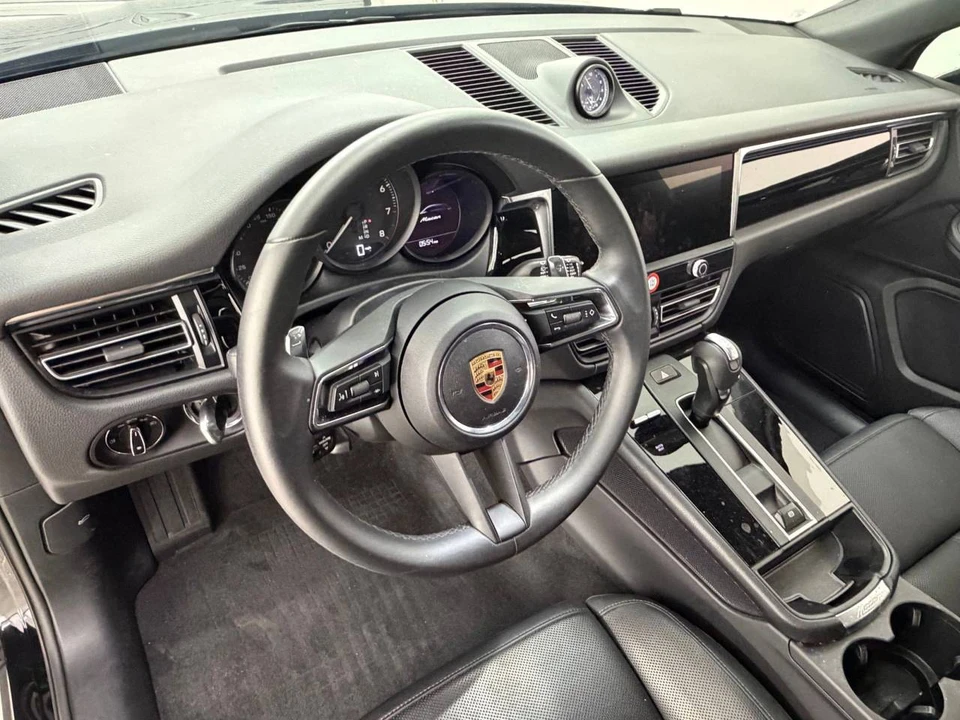 2025 Porsche Macan Electric - Image 4 of 5