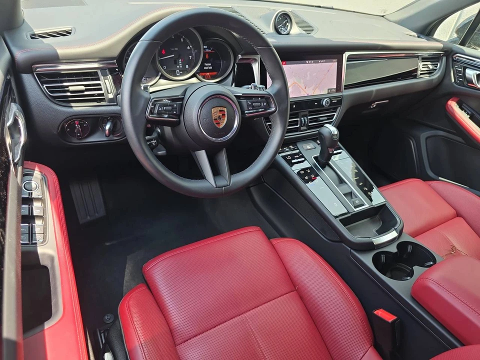 2025 Porsche Macan Electric - Image 4 of 5