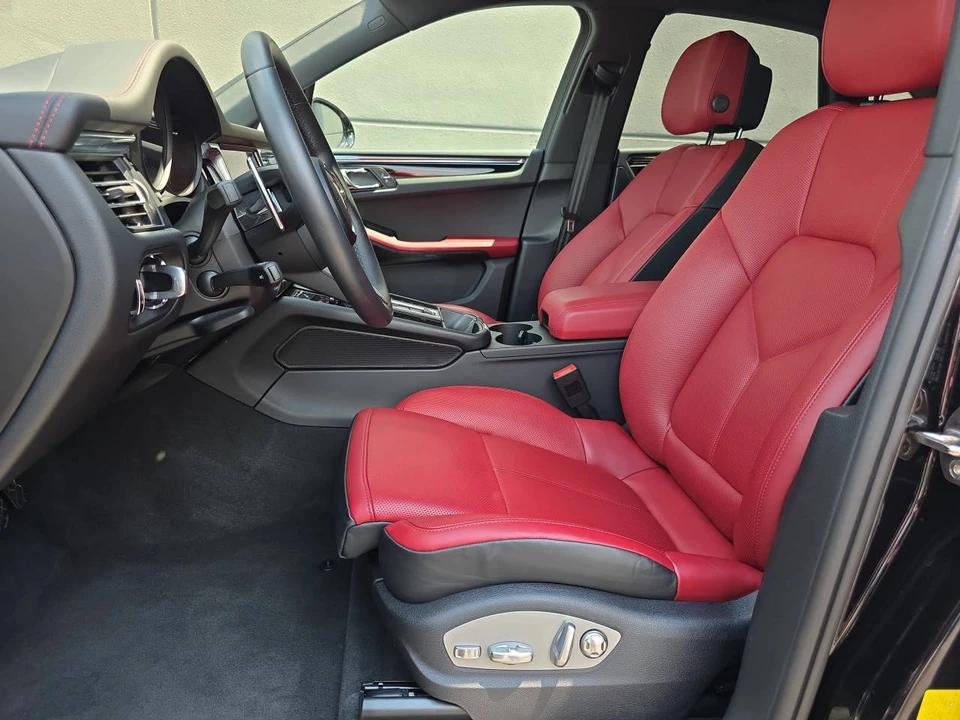 2025 Porsche Macan Electric - Image 5 of 5