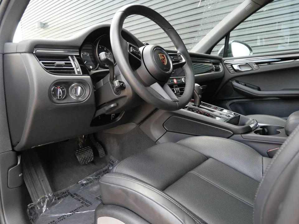 2025 Porsche Macan Electric - Image 4 of 4