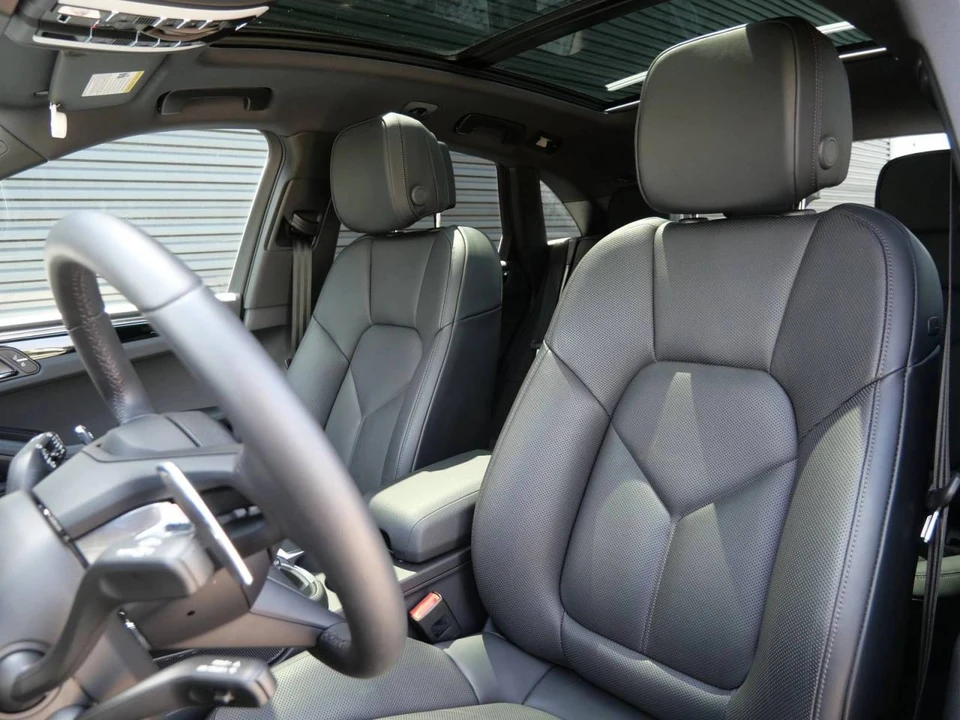 2025 Porsche Macan Electric - Image 5 of 5