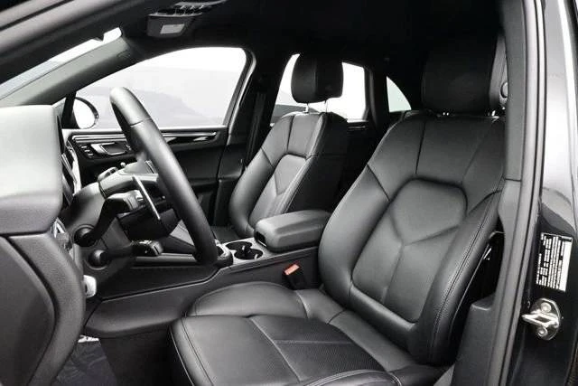 2025 Porsche Macan - Image 5 of 5