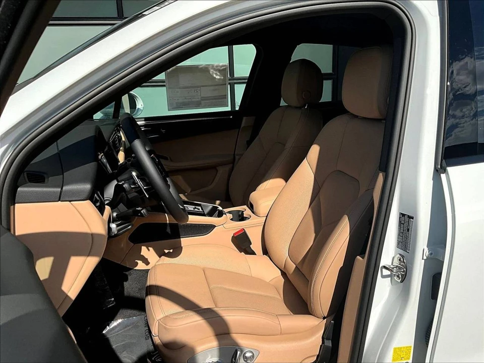 2025 Porsche Macan Electric - Image 5 of 5
