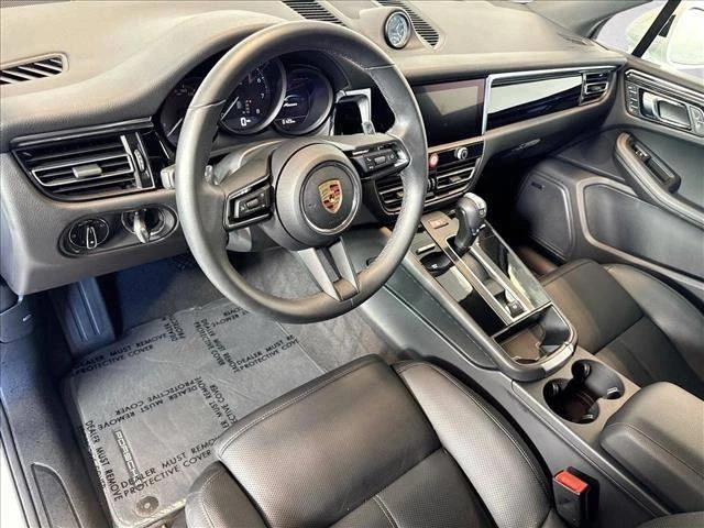 2025 Porsche Macan Electric - Image 4 of 5