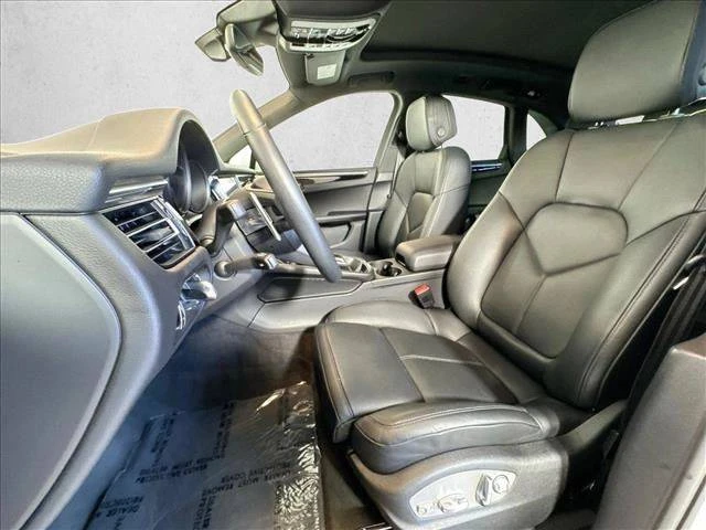 2025 Porsche Macan Electric - Image 5 of 5