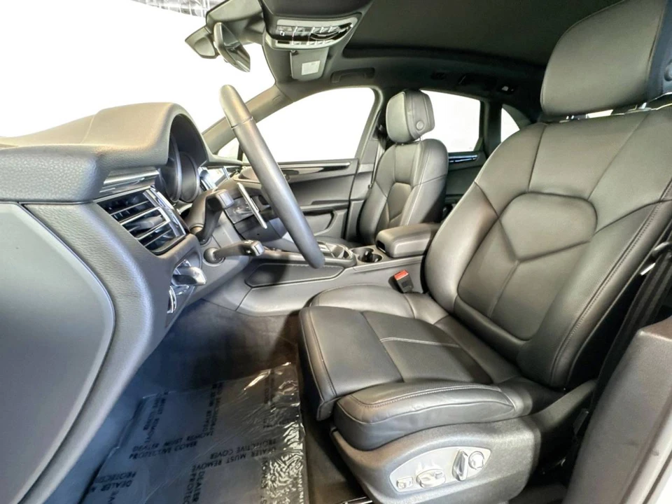2025 Porsche Macan - Image 5 of 5