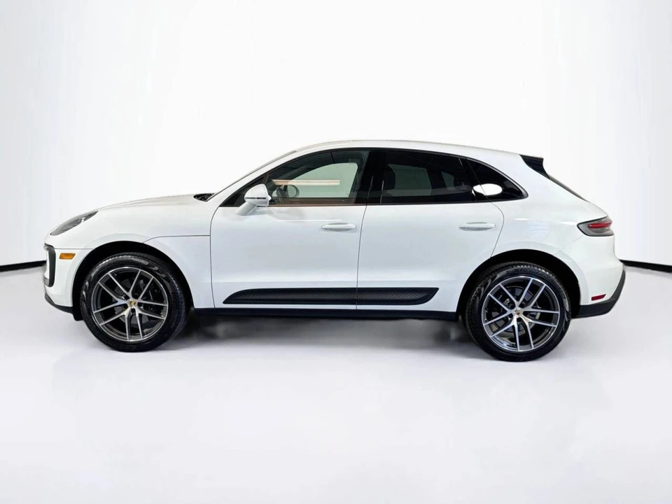 2025 Porsche Macan - Image 2 of 5