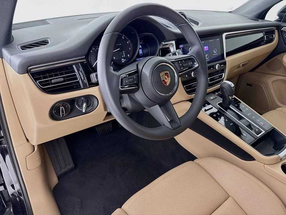 2025 Porsche Macan - Image 4 of 5