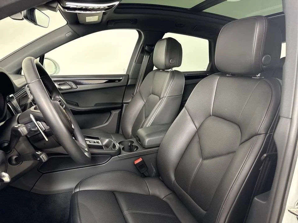 2025 Porsche Macan Electric - Image 5 of 5