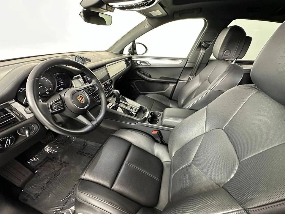 2025 Porsche Macan Electric - Image 4 of 4