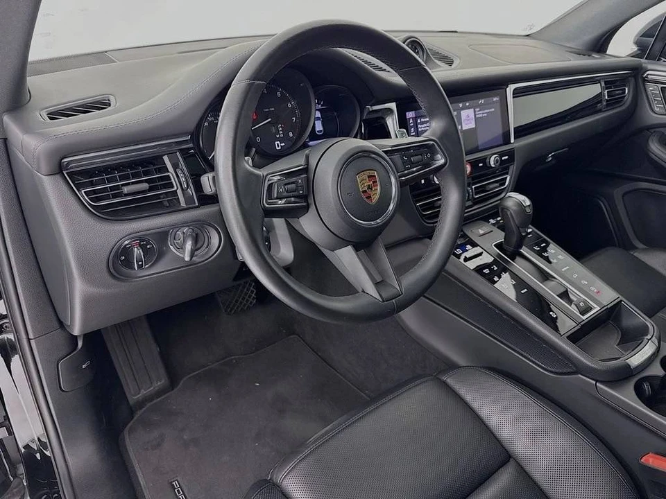 2025 Porsche Macan Electric - Image 4 of 5