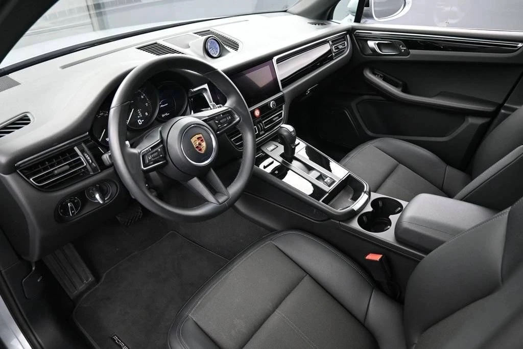 2025 Porsche Macan Electric - Image 4 of 5