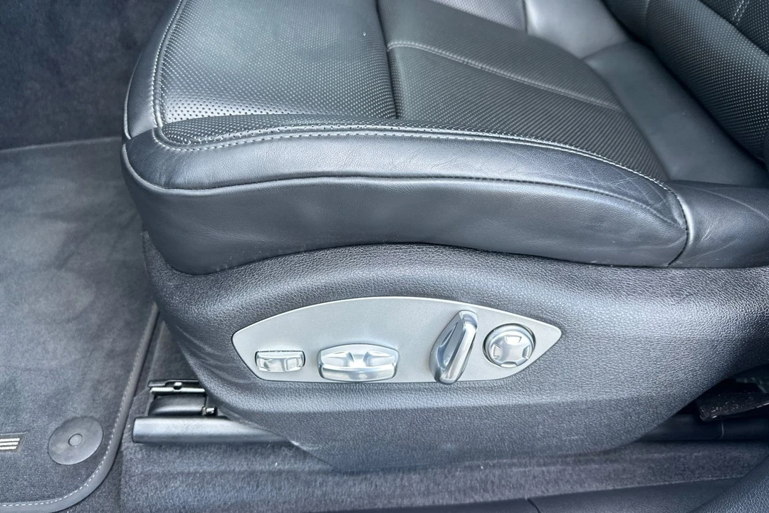2025 Porsche Macan - Image 14 of 21