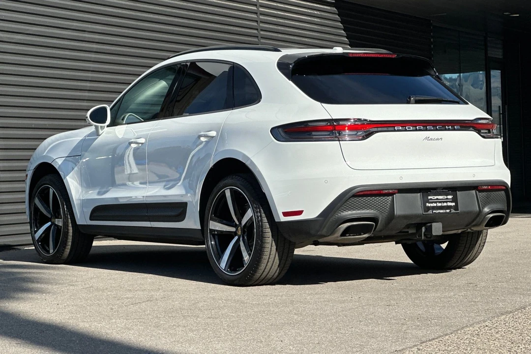 2025 Porsche Macan - Image 3 of 21