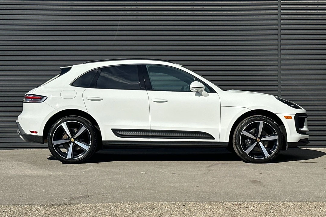 2025 Porsche Macan - Image 9 of 21