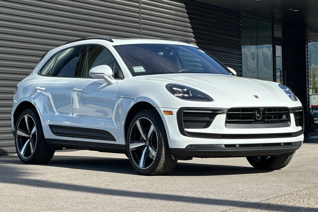 2025 Porsche Macan - Image 10 of 21