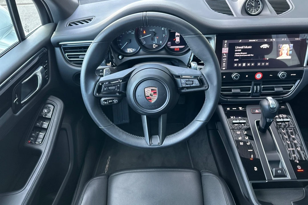 2025 Porsche Macan - Image 16 of 21