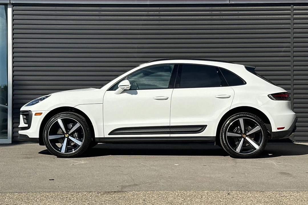2025 Porsche Macan - Image 2 of 21