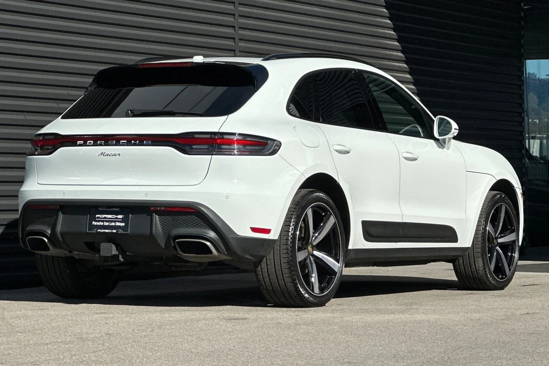 2025 Porsche Macan - Image 8 of 21