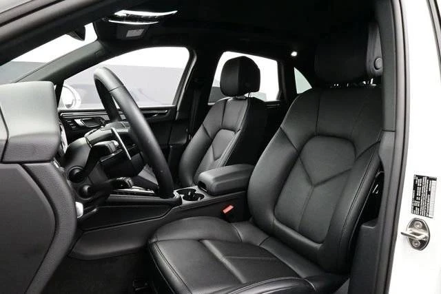 2025 Porsche Macan Electric - Image 5 of 5