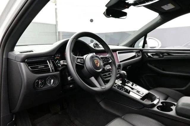 2025 Porsche Macan Electric - Image 4 of 5