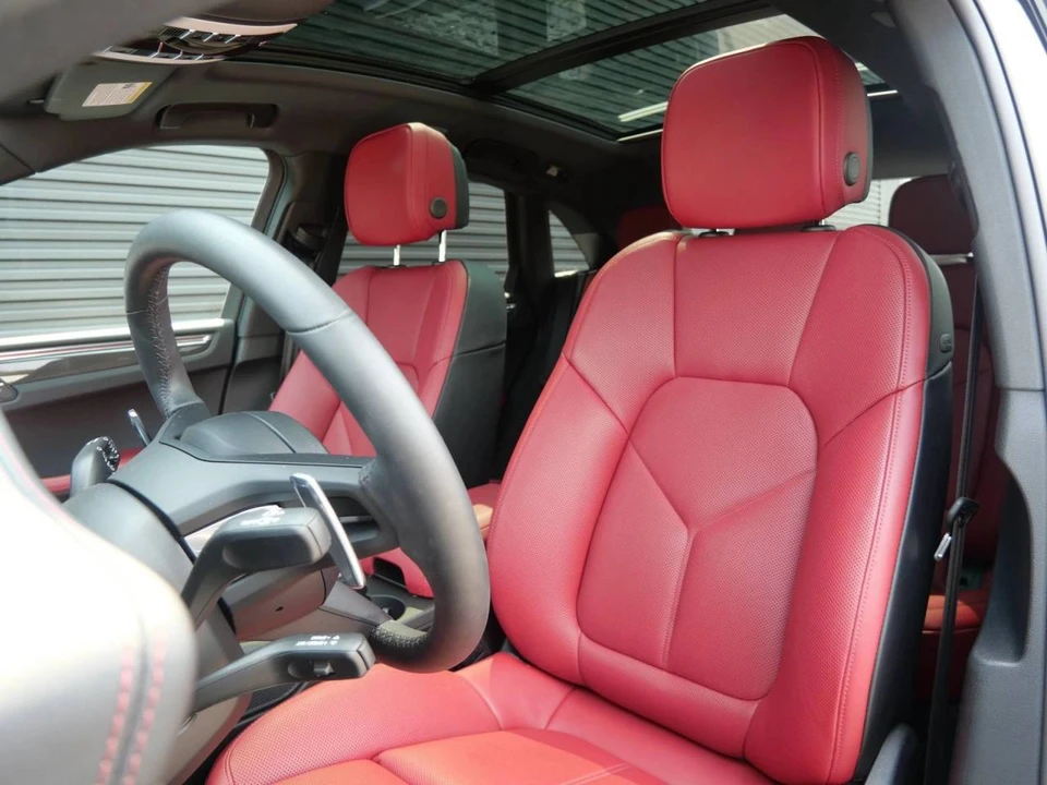 2025 Porsche Macan Electric - Image 5 of 5