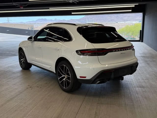 2025 Porsche Macan - Image 18 of 31