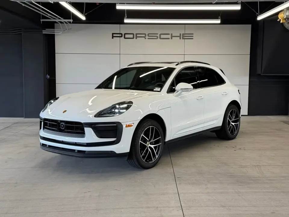 2025 Porsche Macan - Image 7 of 31