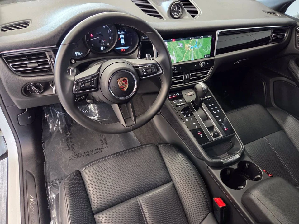 2025 Porsche Macan - Image 4 of 5