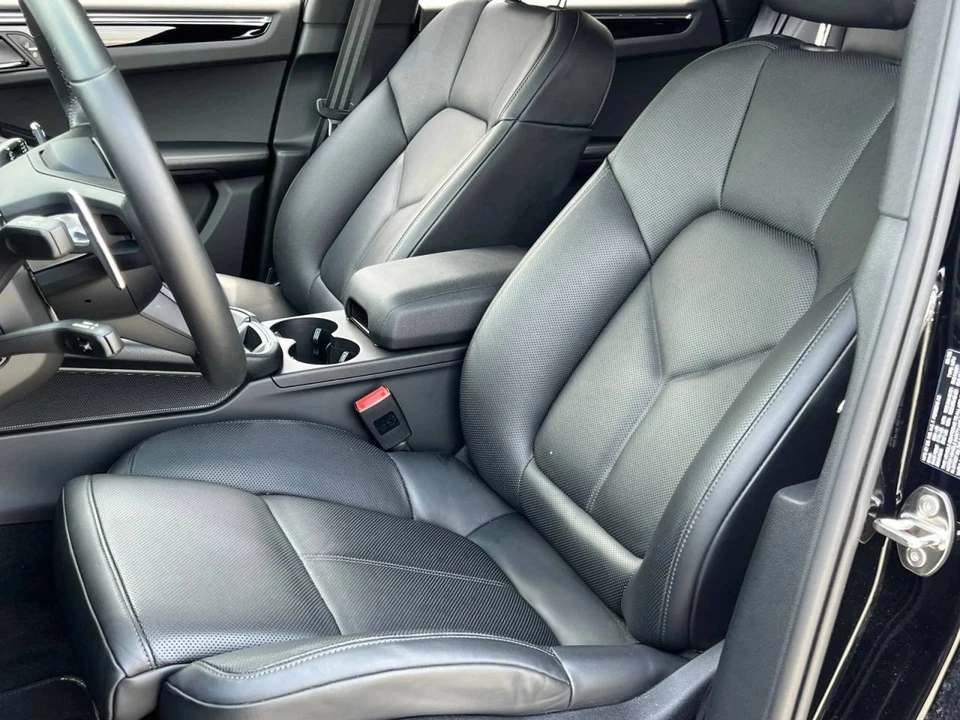 2025 Porsche Macan Electric - Image 5 of 5