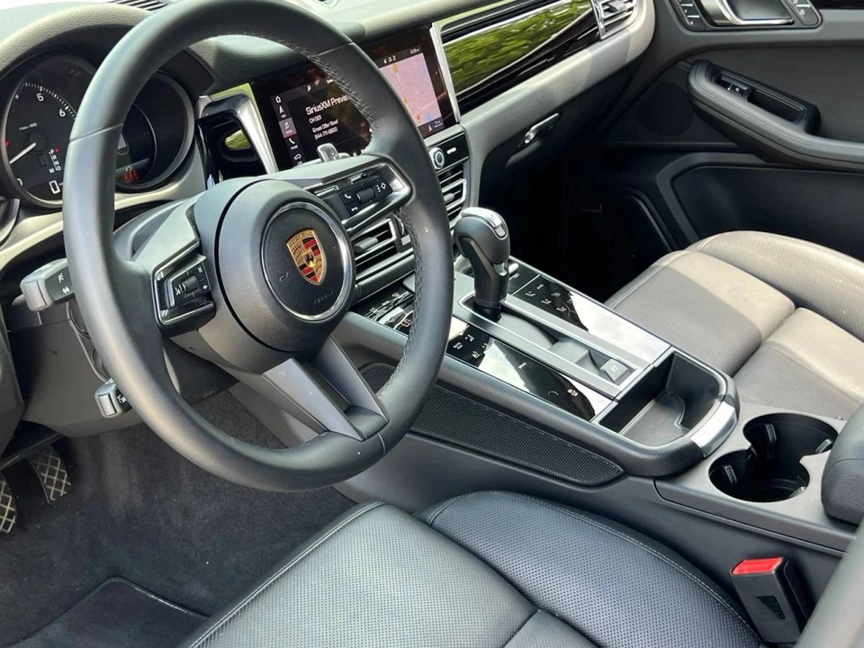2025 Porsche Macan Electric - Image 4 of 5