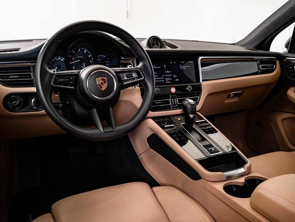 2025 Porsche Macan Electric - Image 4 of 5