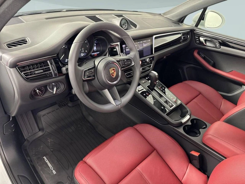 2025 Porsche Macan Electric - Image 4 of 5