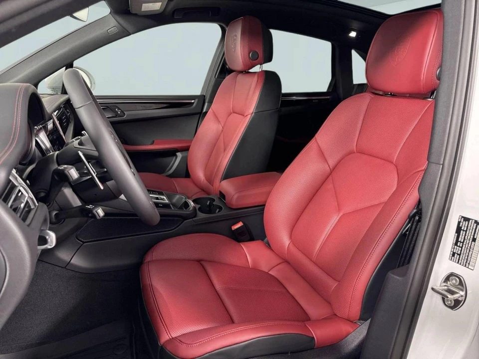 2025 Porsche Macan Electric - Image 5 of 5