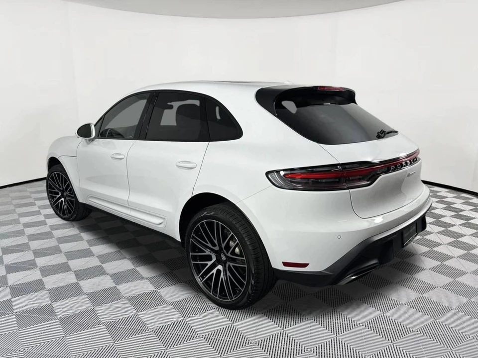 2025 Porsche Macan Electric - Image 3 of 5