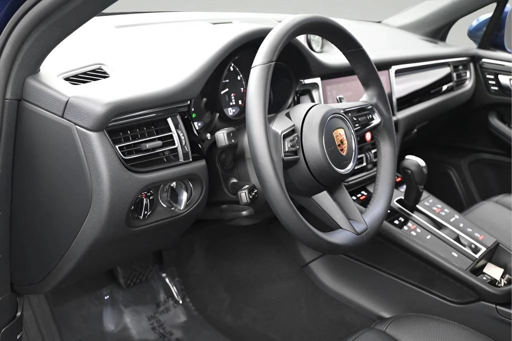 2025 Porsche Macan Electric - Image 5 of 5