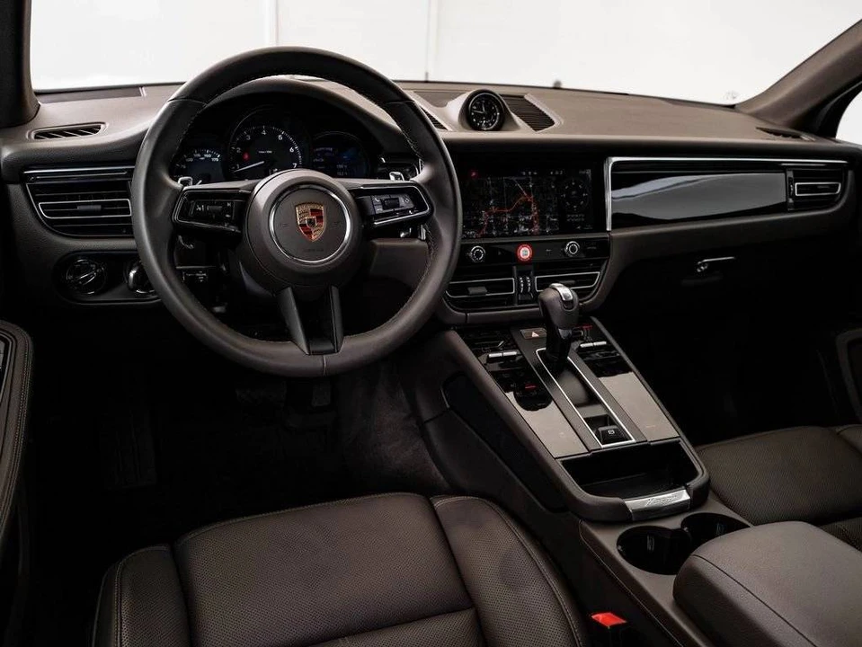 2025 Porsche Macan Electric - Image 4 of 5