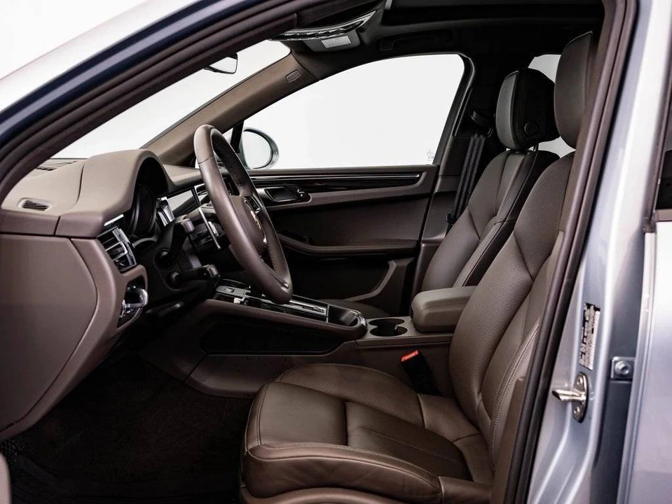 2025 Porsche Macan Electric - Image 5 of 5