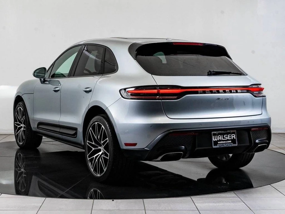2025 Porsche Macan Electric - Image 3 of 5