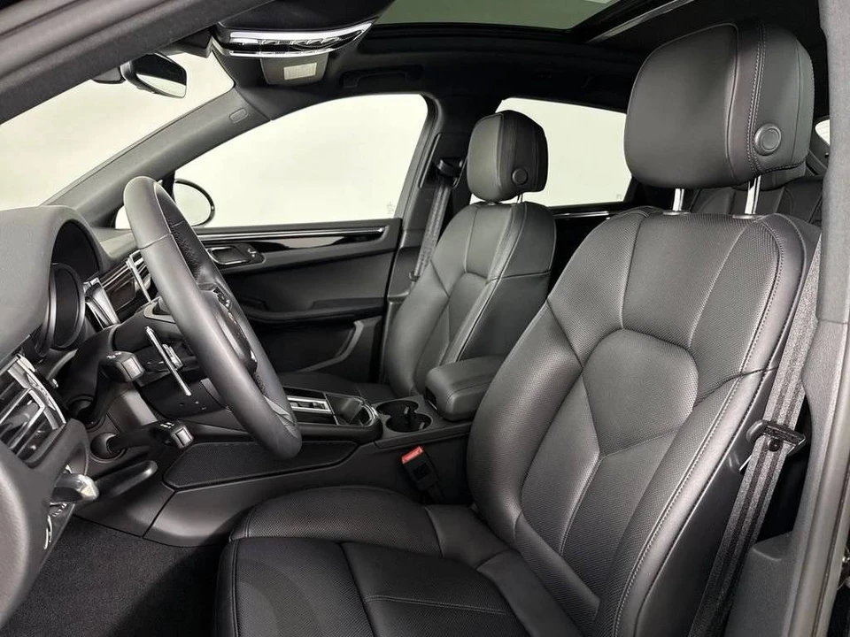 2025 Porsche Macan Electric - Image 5 of 5