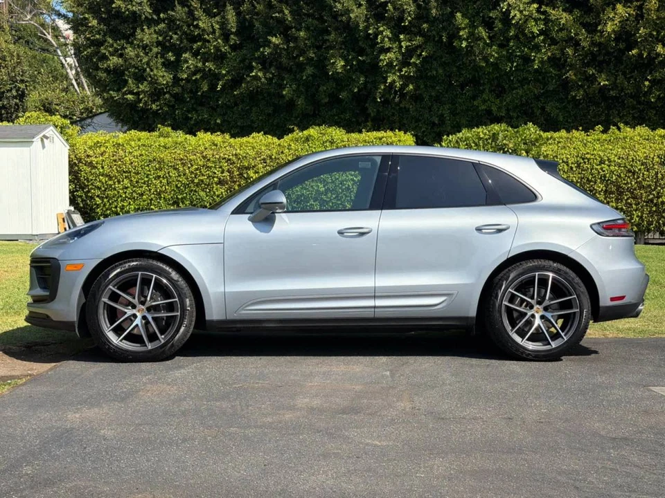 2025 Porsche Macan Electric - Image 2 of 5