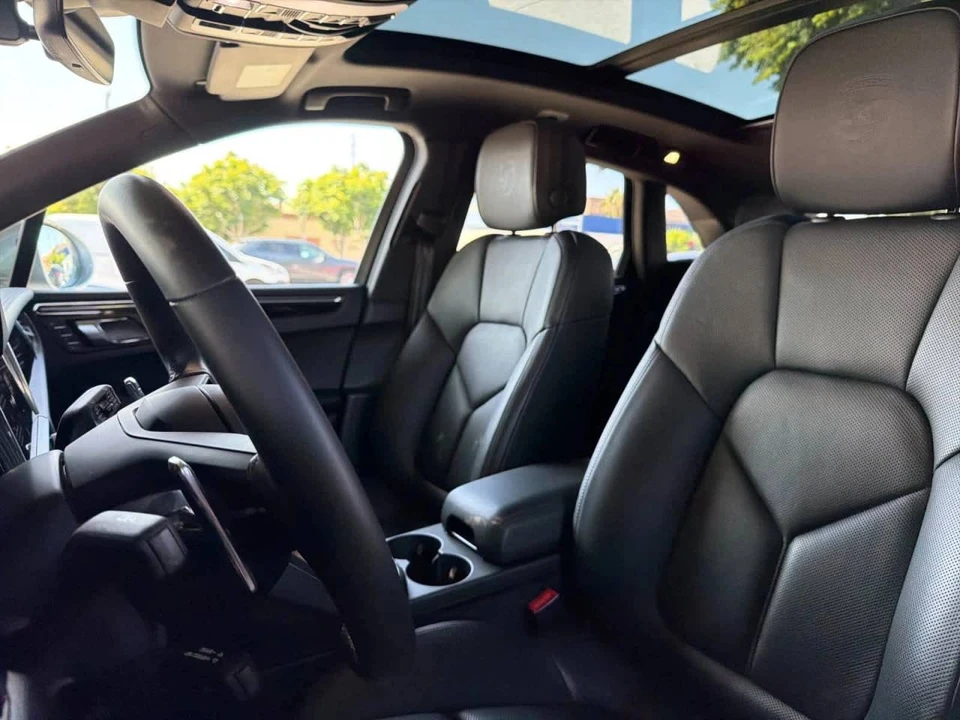 2025 Porsche Macan Electric - Image 5 of 5