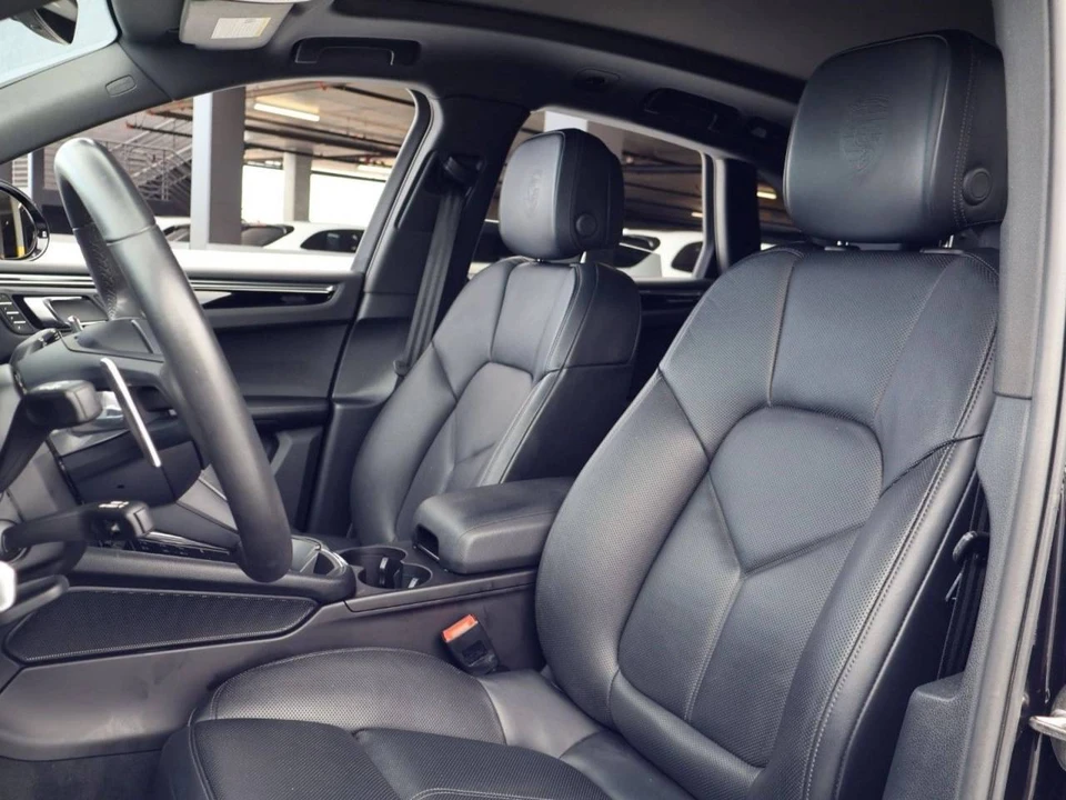 2025 Porsche Macan Electric - Image 4 of 5