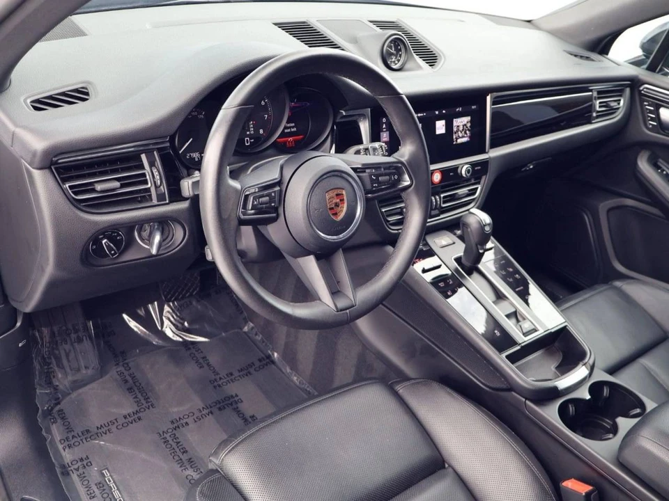 2025 Porsche Macan Electric - Image 3 of 5