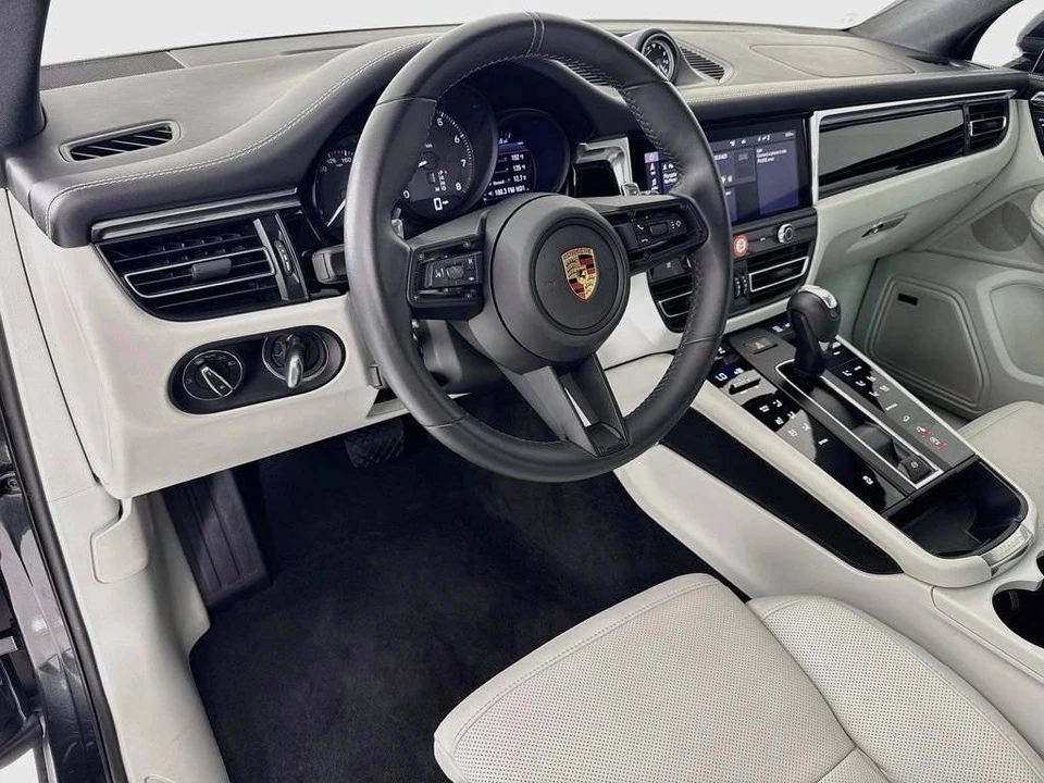 2025 Porsche Macan Electric - Image 4 of 5