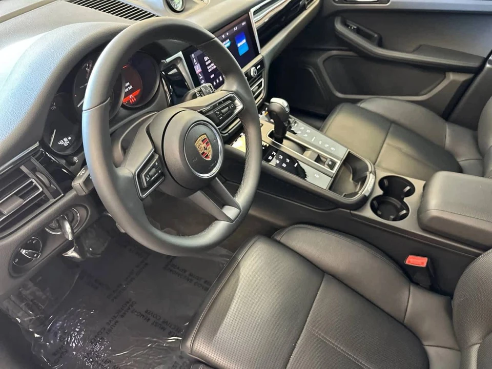 2025 Porsche Macan Electric - Image 4 of 4