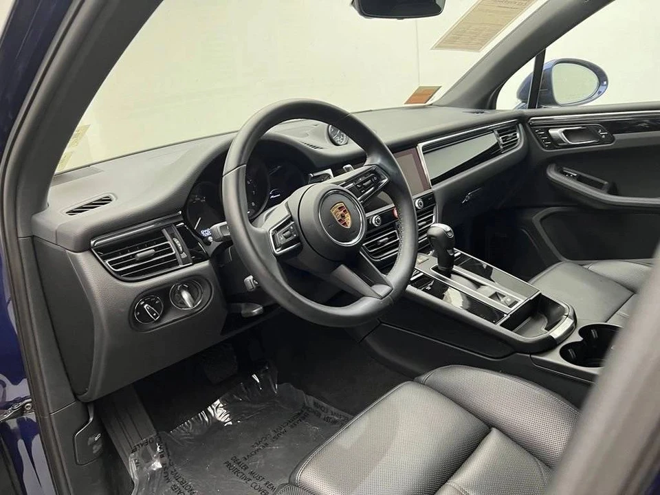 2025 Porsche Macan Electric - Image 4 of 5