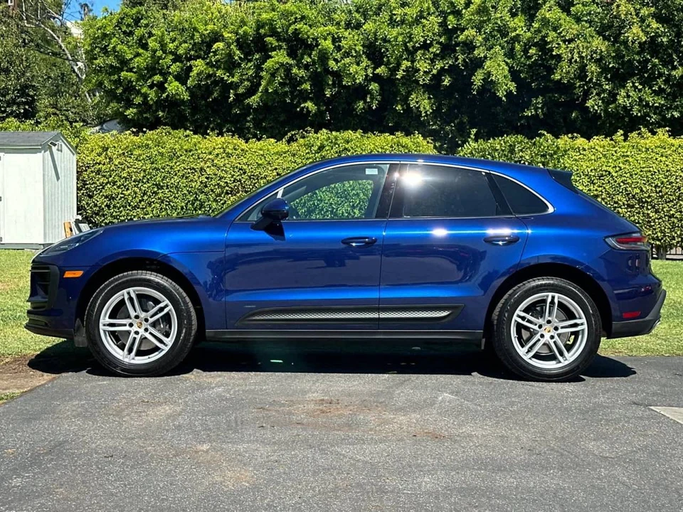 2025 Porsche Macan - Image 2 of 4