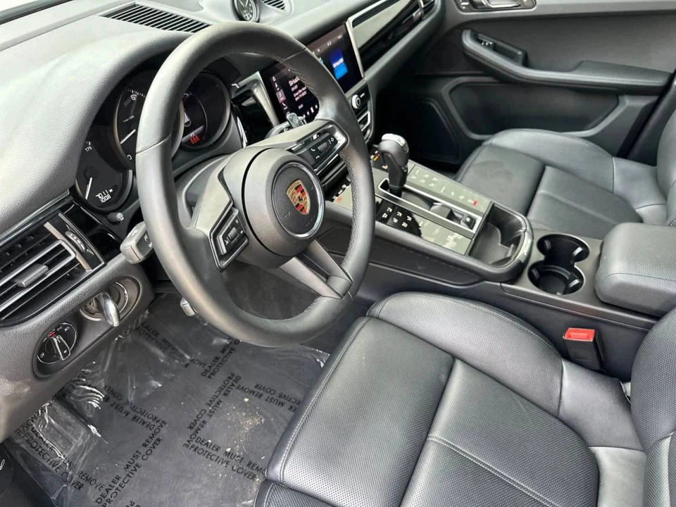 2025 Porsche Macan Electric - Image 4 of 4